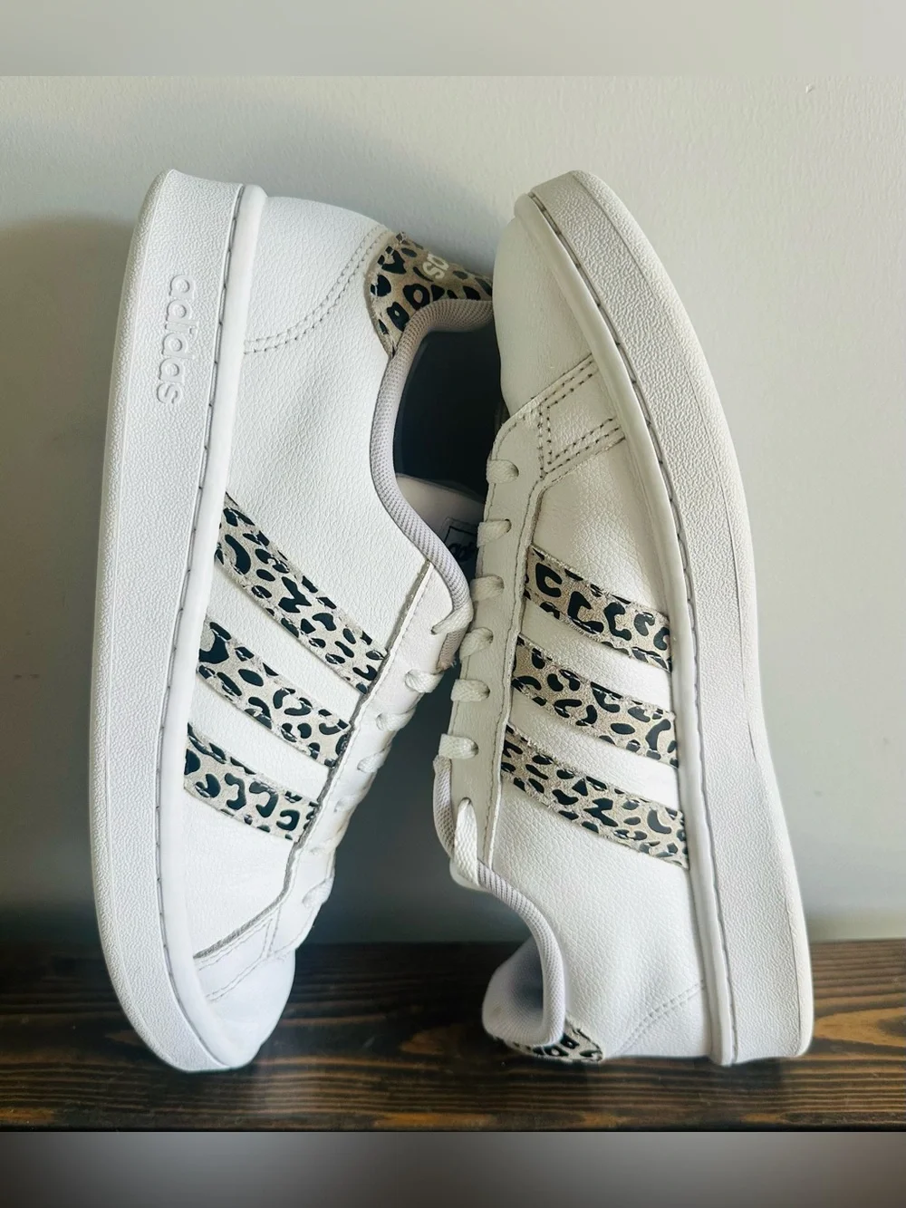 Adidas Women’s Grand Court FW9779 White Cheetah Low Top Sneakers Shoes Size 8